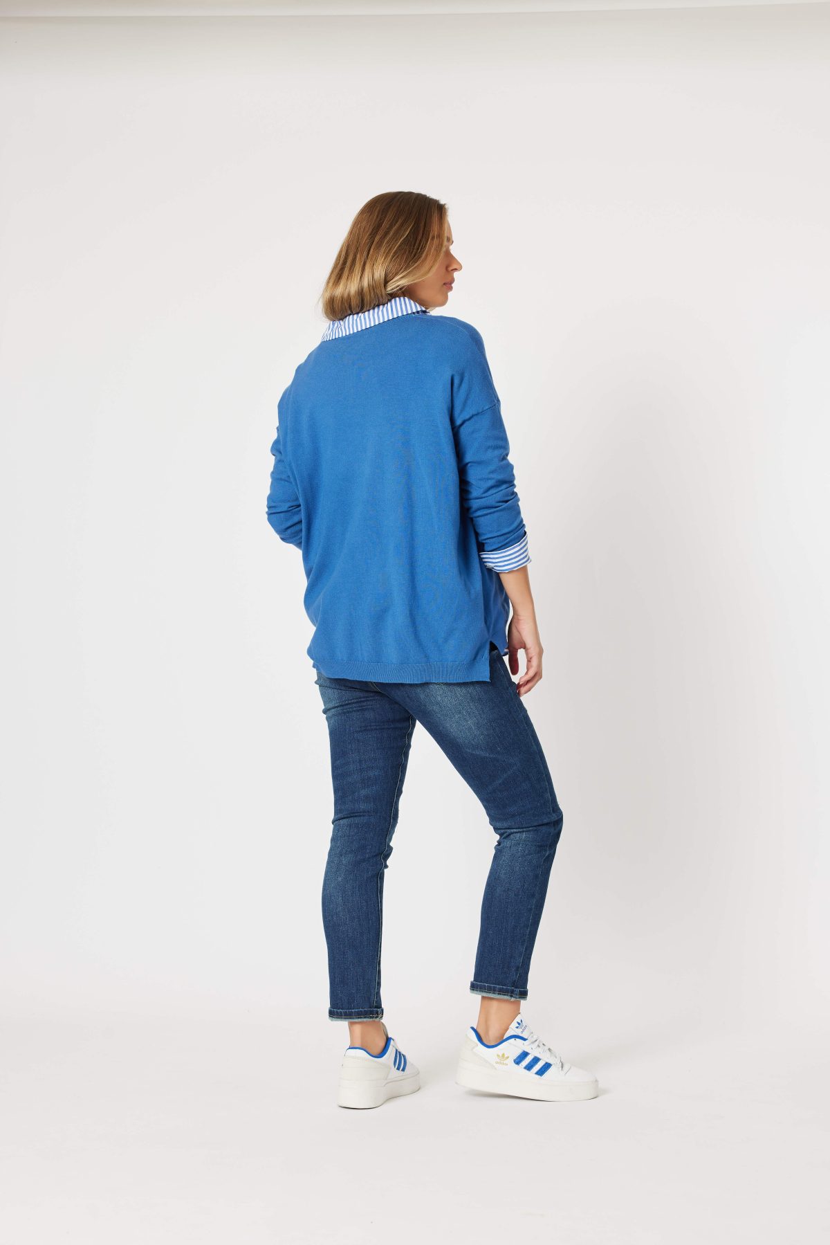 Stylish Blue Knit Pullover With Striped Collar Detail - Image 4