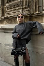 Elegant Black Shoulder Bag - Image 7
