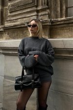 Elegant Black Shoulder Bag - Image 10