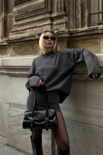 Elegant Black Shoulder Bag - Image 15