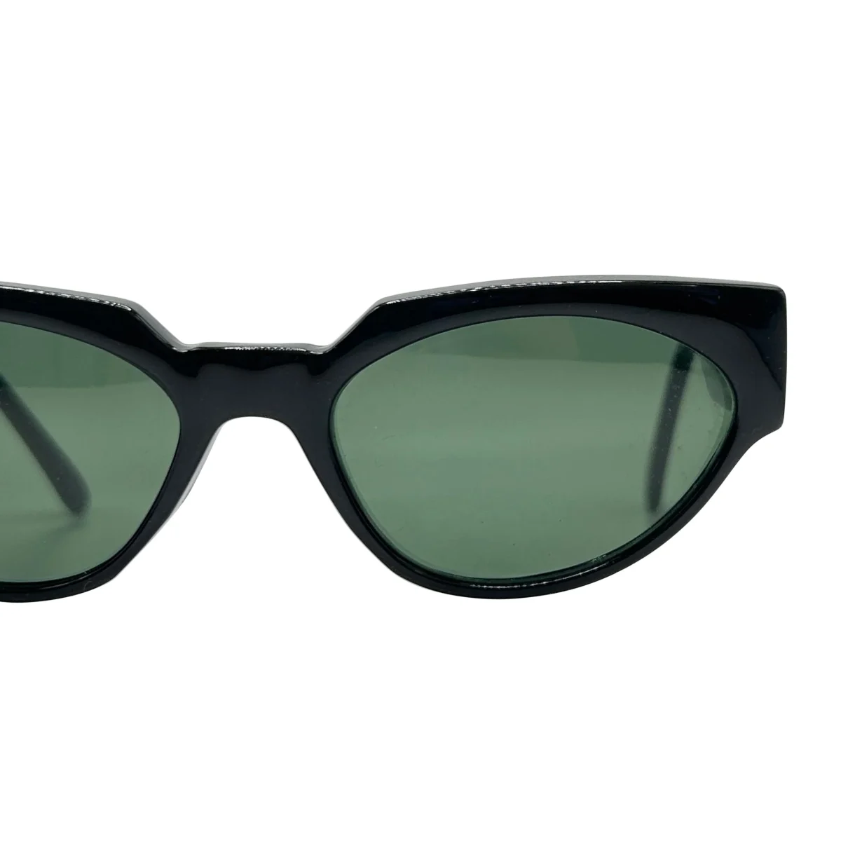 Modern Cat-Eye Sunglasses - Image 4